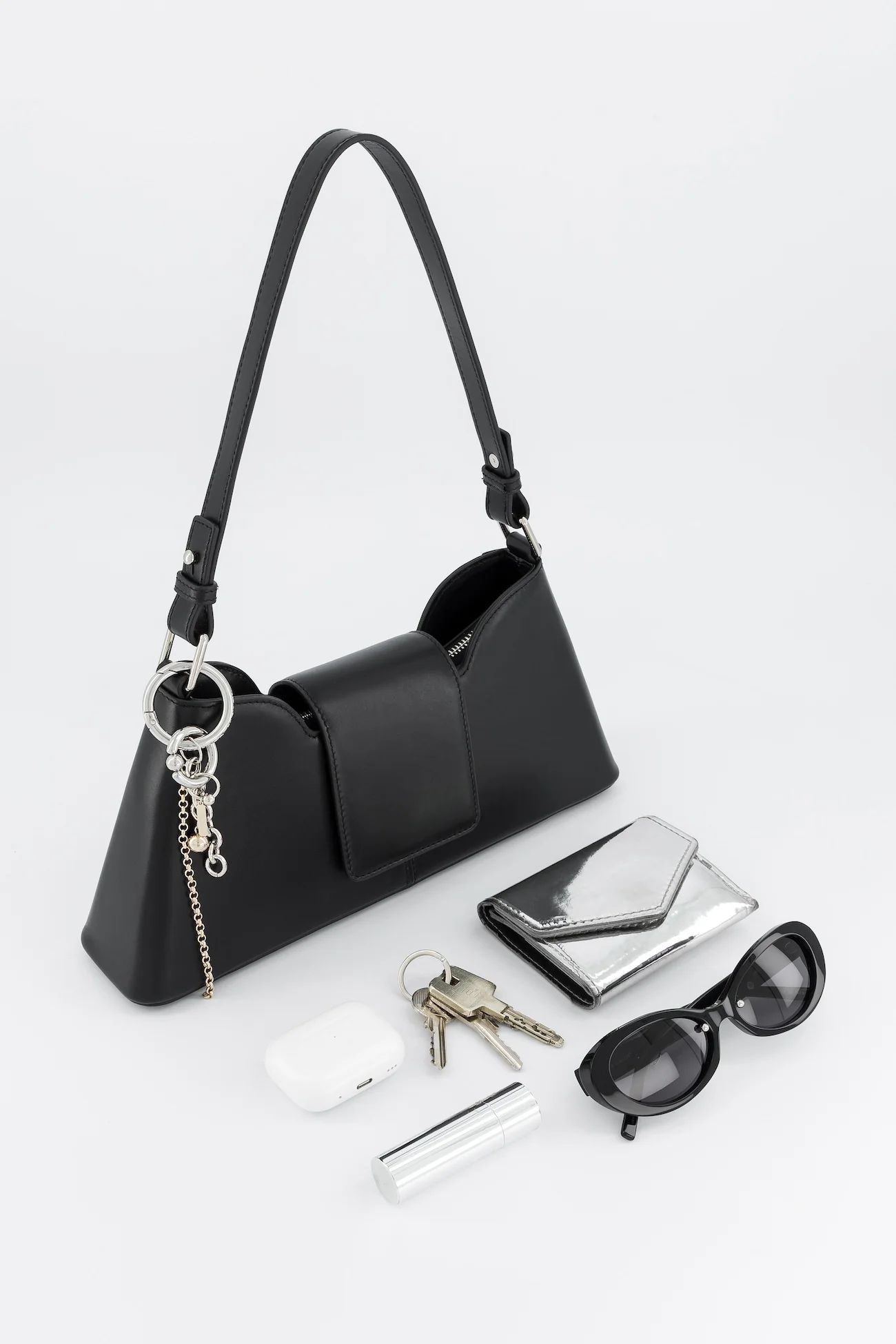 Marla Black Bag + Heart keychain - Image 4